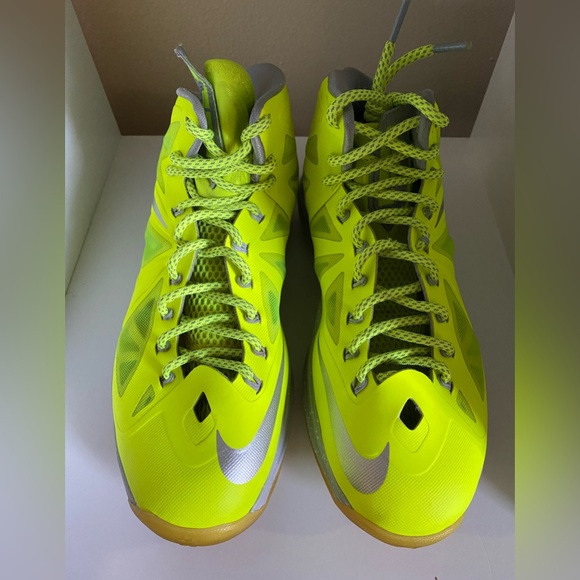 Men’s LeBron 10 Volt - Picture 4 of 7
